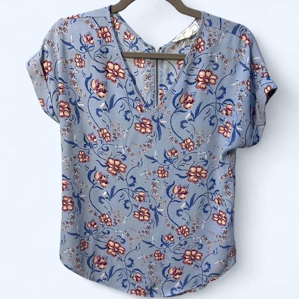 Hippie Rose Chateau Blue Floral Short Sleeve V Neck Zipper Back Blouse Top Size